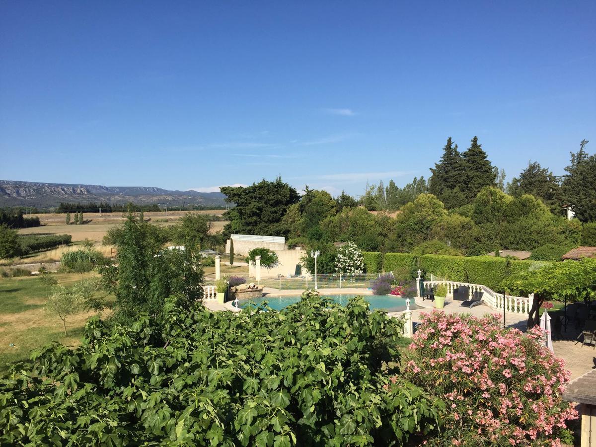 Auberge Les Olivades Mallemort Exterior photo